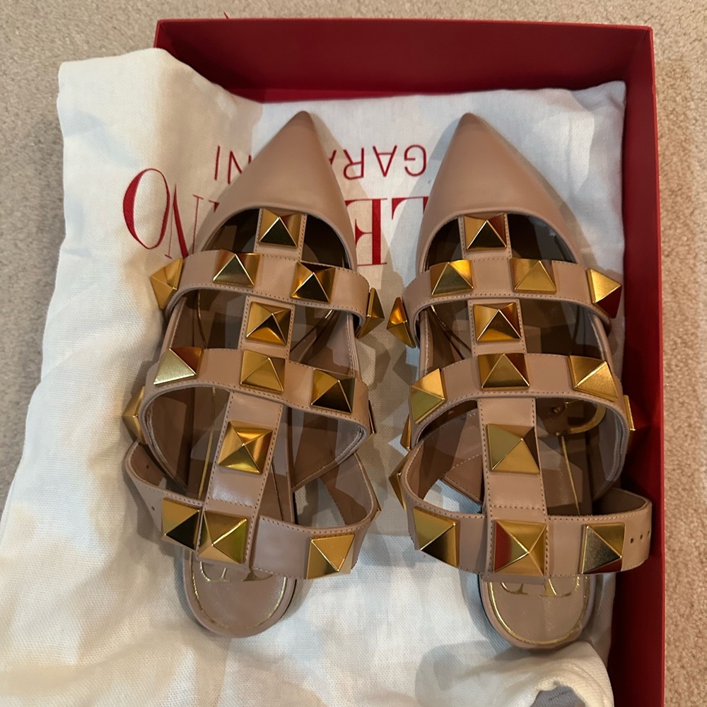 Authentic Brand New Valentino Garavani Taupe Leather Roman Stud Ballet Flats